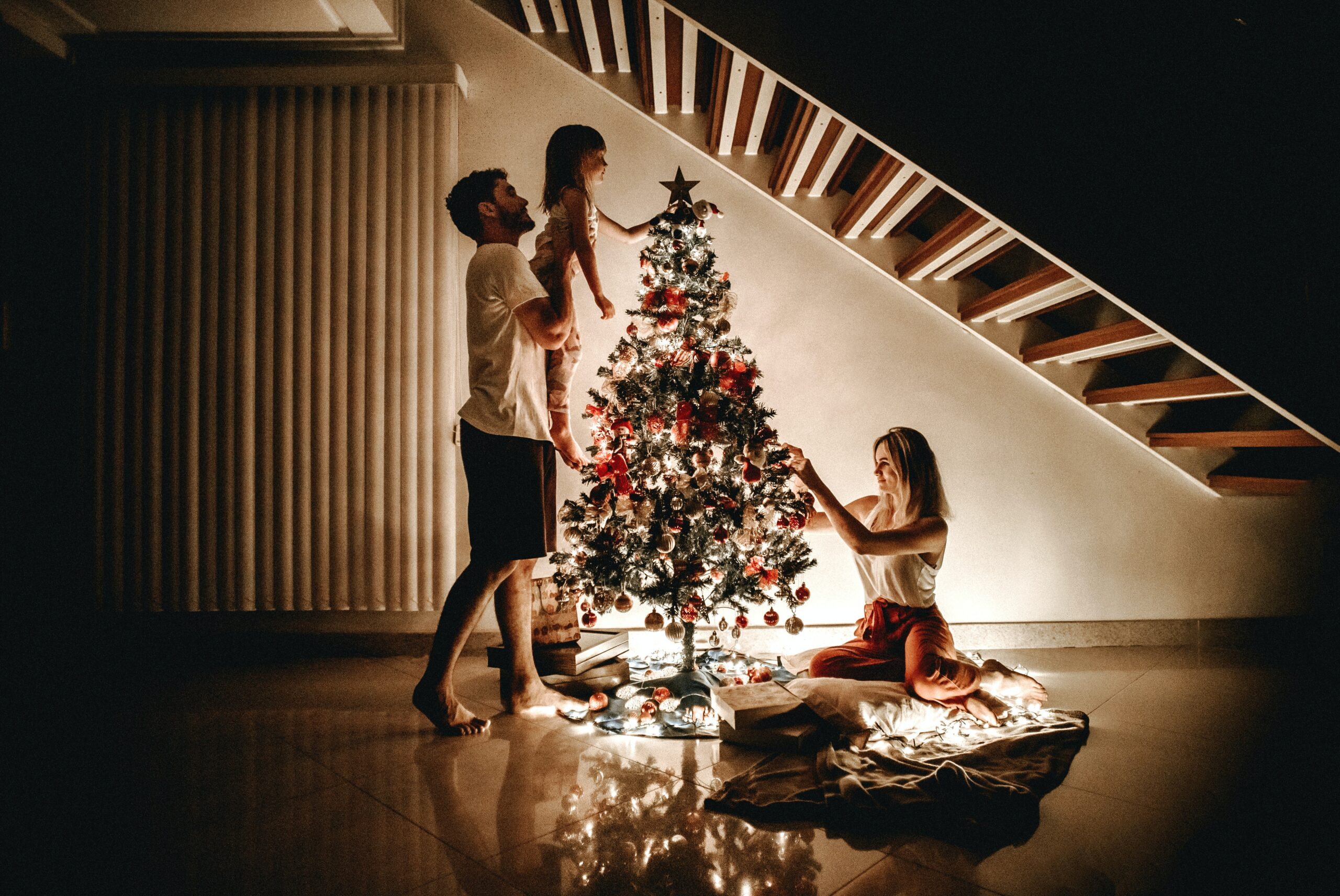 10 Easy Tips to Save Money This Holiday Season